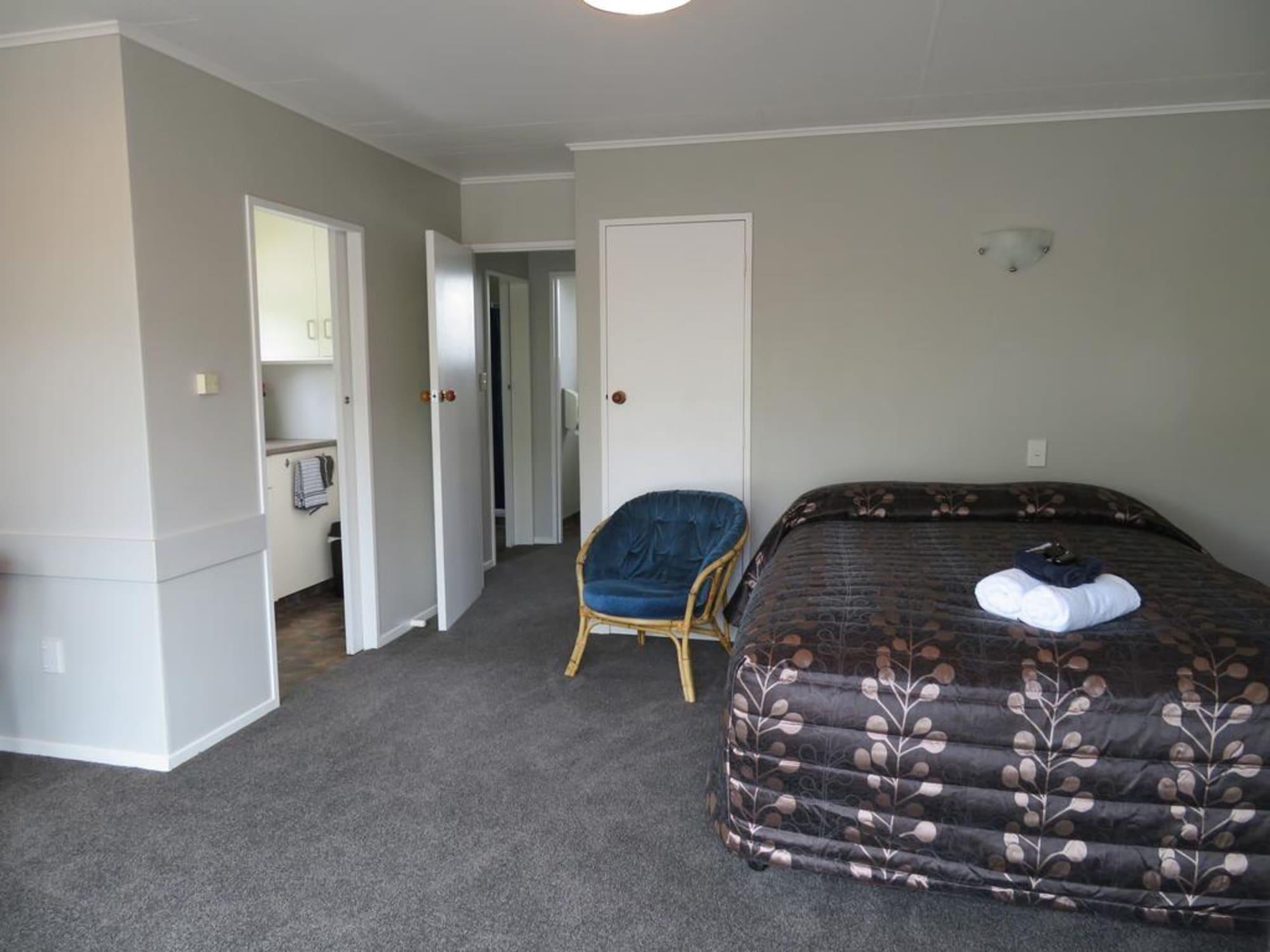 Commodore Court Motel 4*